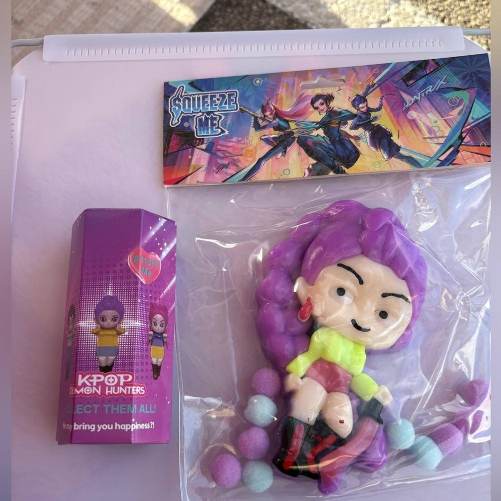 K- pop Demond hunter Squeeze Me Toy - Purple and hipper surprise box